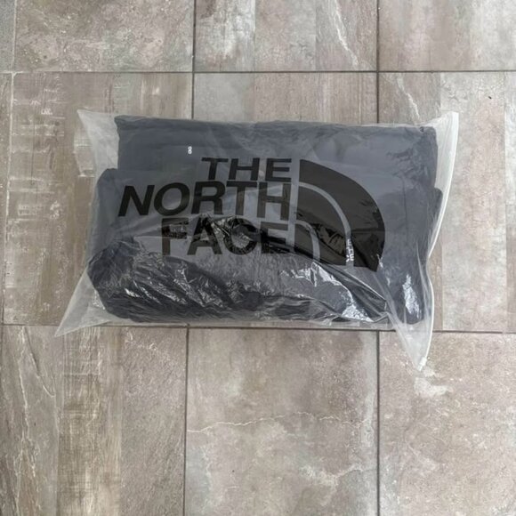 The North Face Puffer Jacket Women - Picture 3 of 5